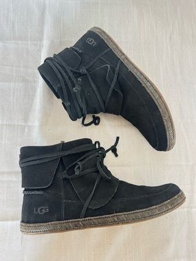 UGG Reid Moc Black Suede Zip Ankle Boots Women's Size 8